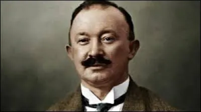 De quelle nationalité était le styliste Hugo Boss ?