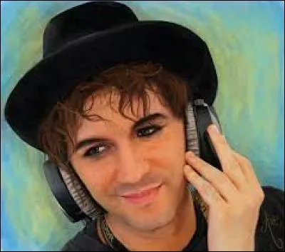 Qui chante ''Tatoue-Moi''