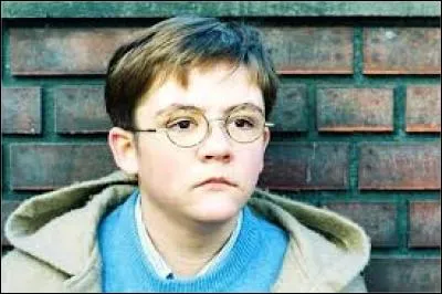 Comment s'appelle ce jeune garçon dans le film ?