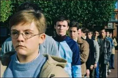 Pourquoi les élèves font-ils la queue ?