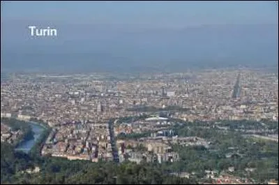 La célèbre ville de Turin est baignée par le Pô.
