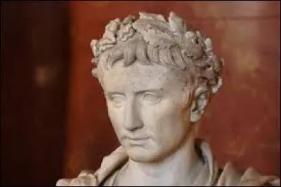 L'empereur Auguste ajouta un jour au mois d'août (pris au mois de février) en 8 av. J.-C. pour avoir autant de jours dans le mois qui porte son nom que dans celui de juillet, qui porte le nom de :