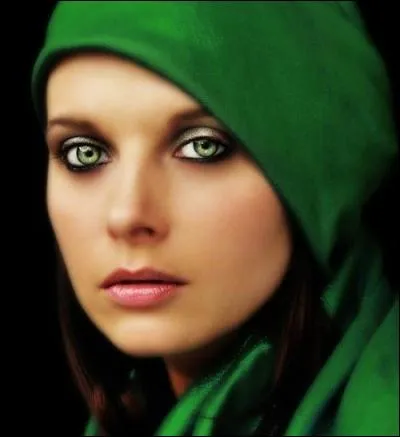 Paul Eluard : La courbe de tes yeux ...