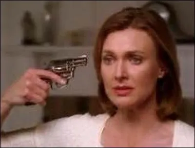 Quel personnage s'est suicidé dans le premier épisode de cette série ?