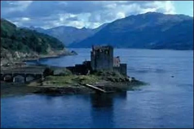 Laquelle de ces couleurs ne figure pas sur le drapeau réservé à l'Écosse ?