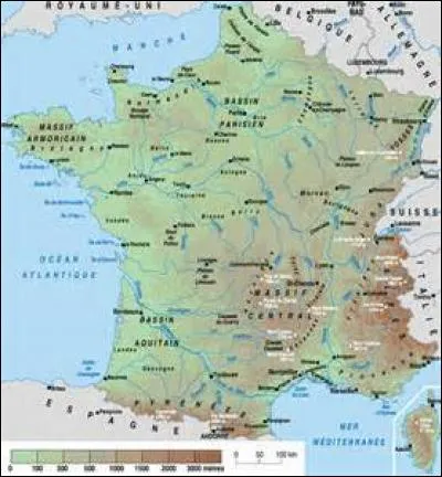 À quel polygone compare-t-on parfois la forme géométrique de la France ?