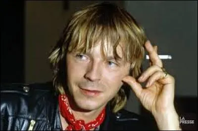 Quel chanteur, il n'y a pas si longtemps est allé le voir pour lui dire d'arrêter de boire et lui demander de faire un album avec lui et d'autres chanteurs et chanteuses ?