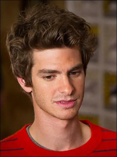 Dans ce très beau film, poignant, qui pose des questions difficiles, Andrew Garfield est un jeune garçon sorti de prison...