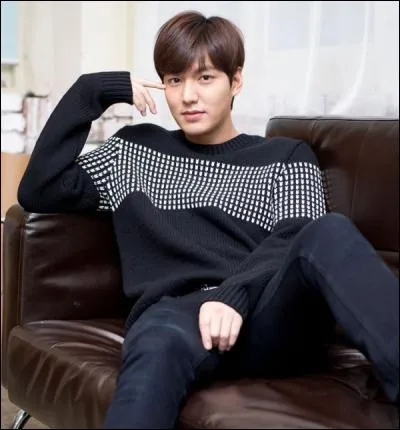 Quel acteur a récemment annoncé son départ au service militaire ?