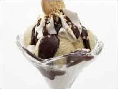 Quel est le parfum de la glace utilisé dans le dessert glacé portant le nom de Dame Blanche ?