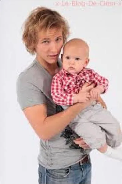 Comment s'appelle l'amoureux de Clem ? (Dans la saison 1)