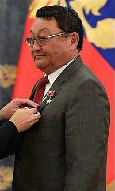 Laquelle de ces personnalités mongoles est le premier spationaute de son pays ?