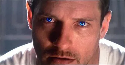 Grâce à qui Peter revient-il à la vie ?