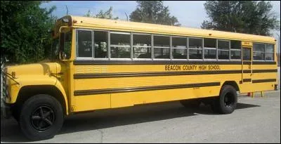 Comment s'appelle l'ancien camarade de classe de Stiles et Scott qui apparaît dans Teen Wolf ?