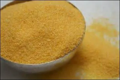 La polenta, très consommée dans le nord de l'Italie, est faite à partir de farine de maïs.