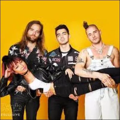 Le groupe DNCE est composé de Joe Jonas, Jack Lawless, Cole Whittle et de......