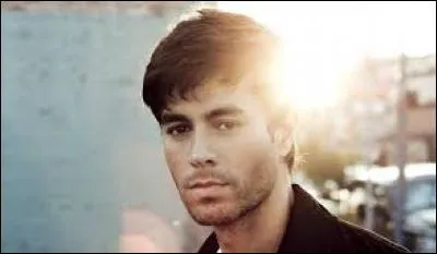 À quelle chanson appartiennent ces paroles ? "Si te vas, yo también me voy / Si me das, yo también te doy / Mi Amor / Bailamos hasta la diez"