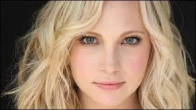 Avec qui Caroline est-elle sortie ?