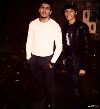 A-t-il fait un feat avec Alrima ?