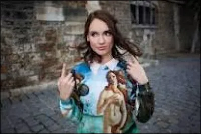 Dans quelle vidéo voit-on Kemar, en string, allongé sur une table ?