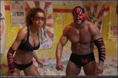 Qui conduit les candidats en prison ?