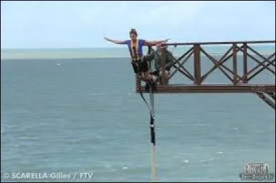 Dans quelle épreuve saute-t-on dans le vide avec un élastique ?