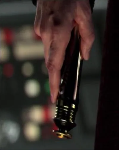 Ce sabre laser est celui d'un Sith. Lequel ?