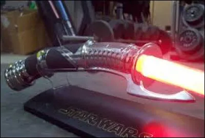 Ce sabre laser rouge appartient à/au :