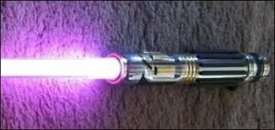 Cet unique sabre laser violet est à :