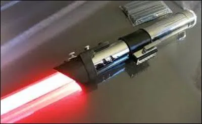 Ce sabre laser rouge appartient à :