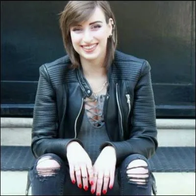 Comment s'appelle-t-elle en vraiment ?