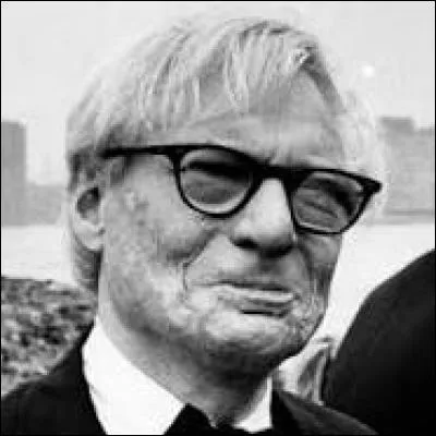 De son vrai nom Itze-Leib Schmuilowsky, naturalisé américain et d'origine estonienne. Classé parmi les modernistes.