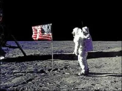 Y a-t-il du caca sur la Lune ?