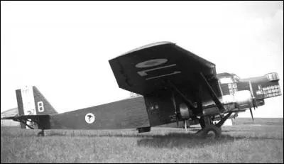 Mis en service en 1937, c'est le seul des bombardiers français à pouvoir emporter 4 t de bombes à 2000 km. De quel avion s'agit-il ?