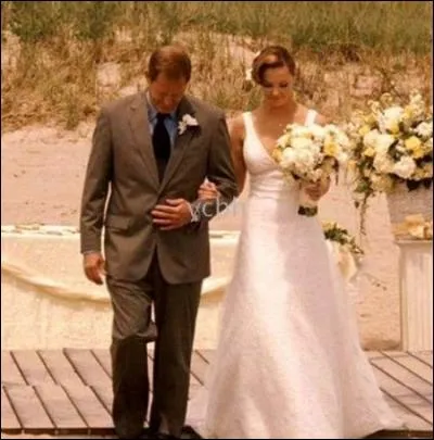 Lors d'un mariage, il peut arriver que la demoiselle d'honneur cherche à piquer le marié...