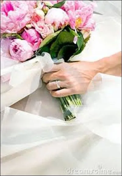 Lors d'un mariage, il arrive que la mariée montre ses sous-vêtements... Ce qui survint pour... ?