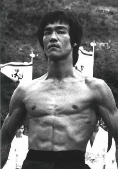 Poussez le cri qui tue et prenez la position de la mante religieuse !