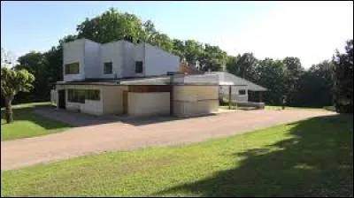 Qui a con&ccedil;u la maison Louis Carr&eacute; ?