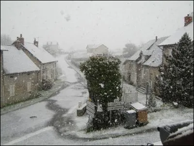 Dans quel département se trouve le nom poilant de "Poil" ?