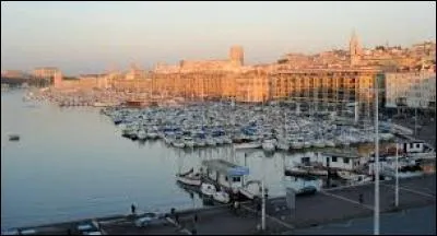 Quel est le nom de ce port situé à Marseille ?