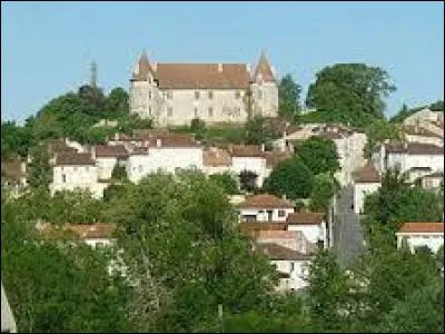 Pour finir, nous prenons la direction du Poitou-Charentes. Je vous emm&egrave;ne dans l'arrondissement d'Angoul&ecirc;me &agrave; la d&eacute;couverte de Montmoreau-Saint-Cybard. Nous serons dans le d&eacute;partement ...