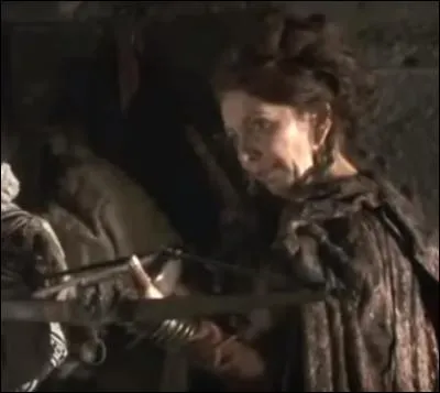 Avec quelle arme dame Séli a-t-elle attaqué le duc d'Aquitaine ?