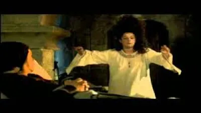 Dans la pièce de théâtre "Les Troyennes" d'Euripide, comment Guenièvre interprète-t-elle le rôle de la Pythie ?