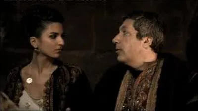 Sous quel meuble la première femme du duc d'Aquitaine est-elle morte ?