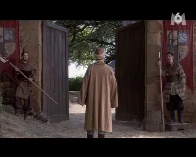 Quelle phrase ne disent pas Yvain et Gauvain quand ils gardent la porte ?