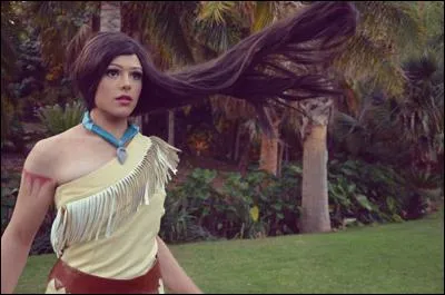 Qui a donné à Pocahontas ce beau collier ?