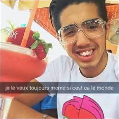 Où se trouve Lazer dans "Pandora" selon le début de la chanson ?