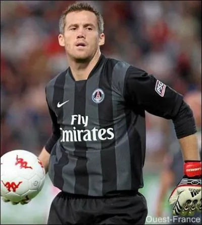 Mickal Landreau a sign  :