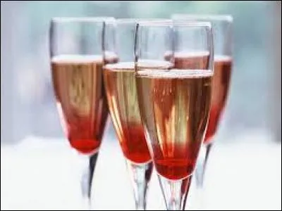 Le kir royal est un apéritif à base de crémant de Bourgogne et de crème de :