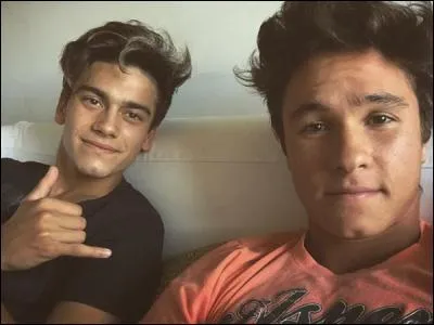 Qui est au premier plan ?